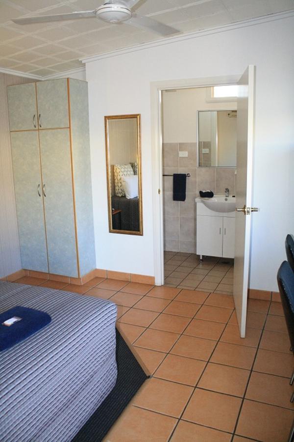 Central Motel Gin Gin Buitenkant foto