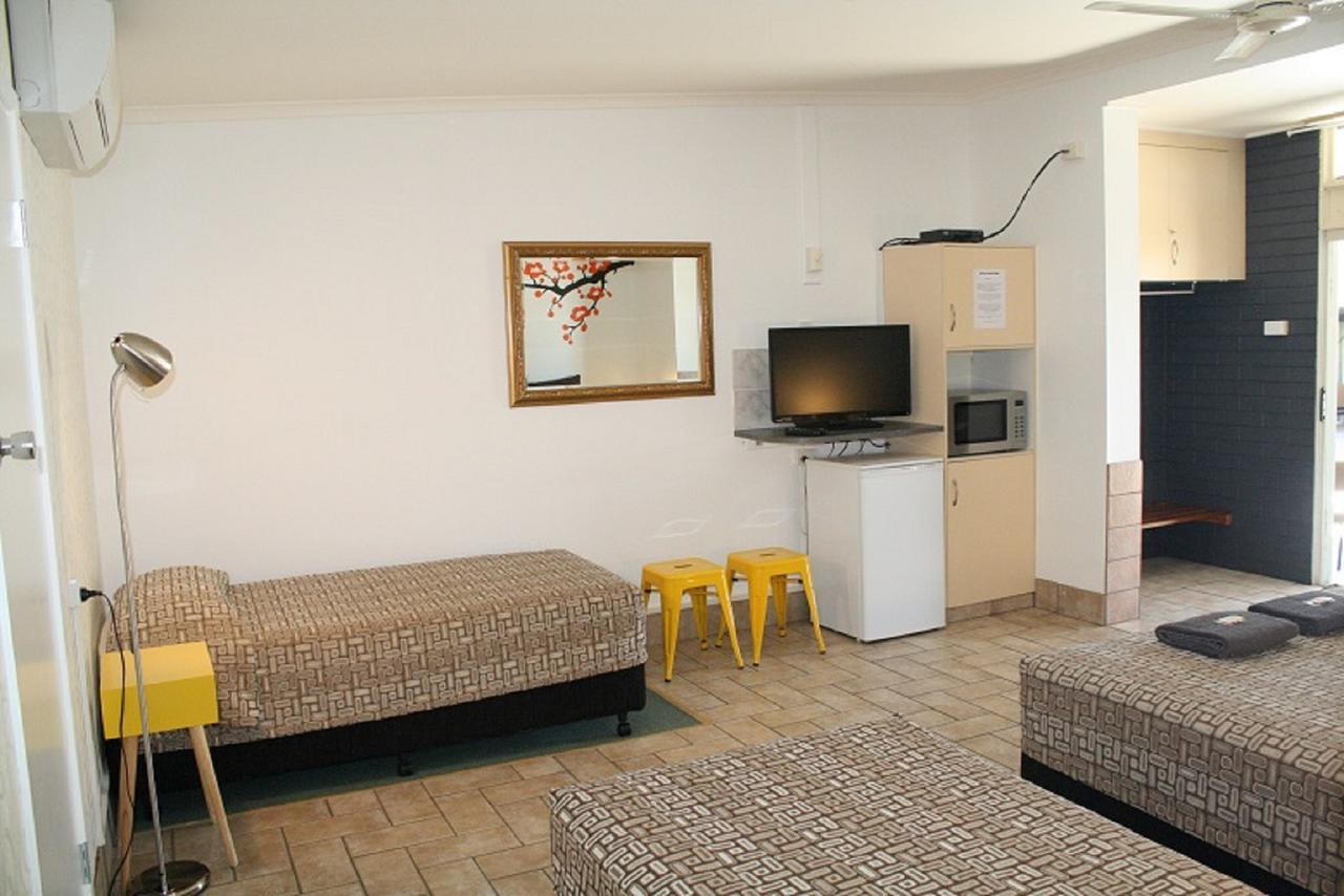 Central Motel Gin Gin Buitenkant foto