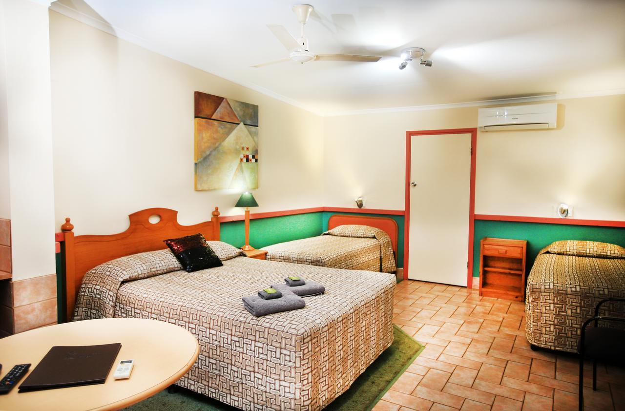 Central Motel Gin Gin Buitenkant foto