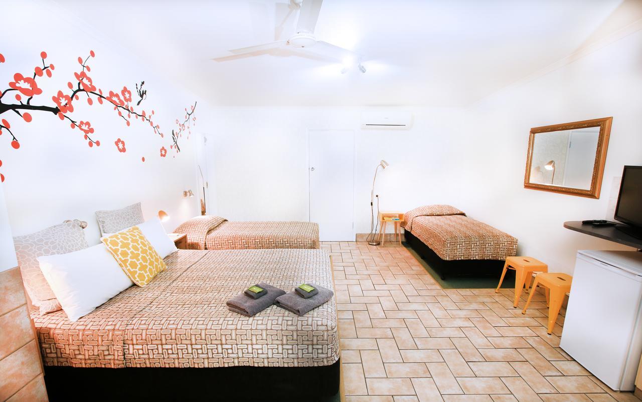 Central Motel Gin Gin Buitenkant foto