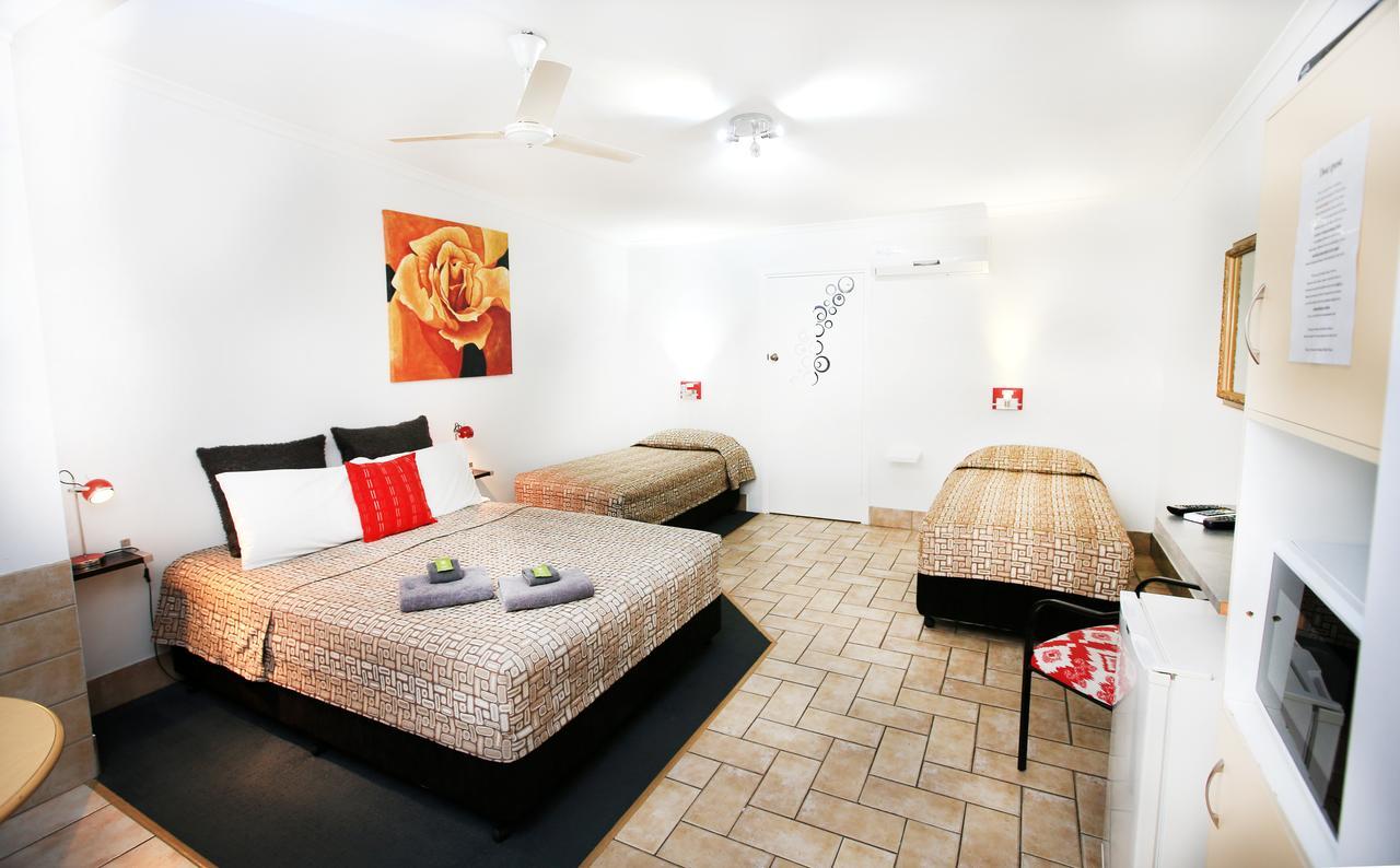 Central Motel Gin Gin Buitenkant foto