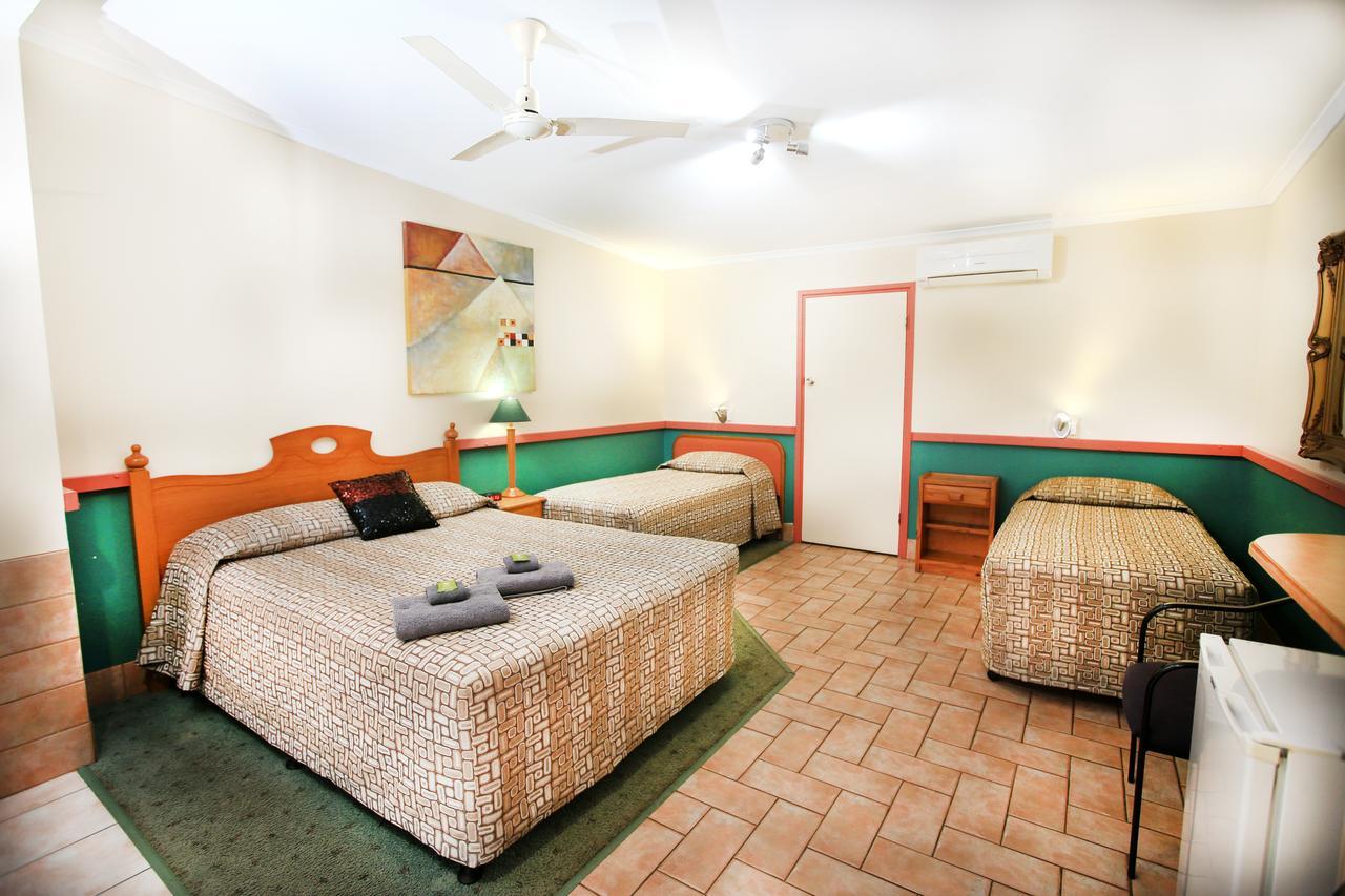 Central Motel Gin Gin Buitenkant foto