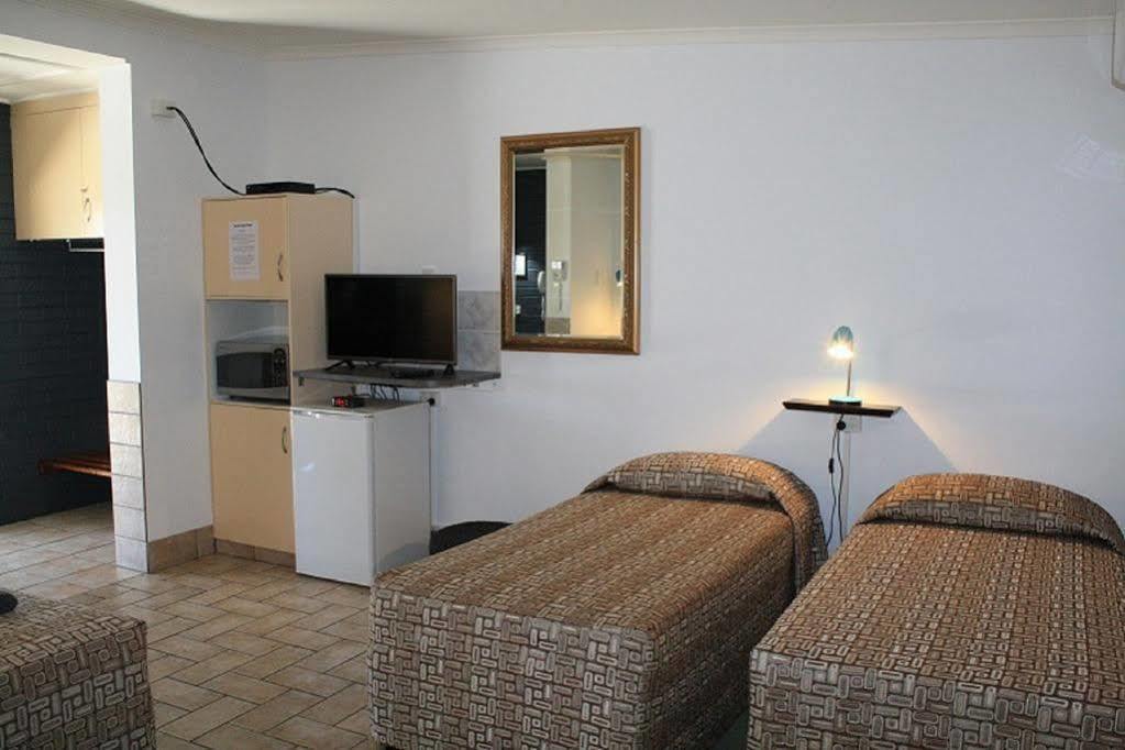Central Motel Gin Gin Buitenkant foto