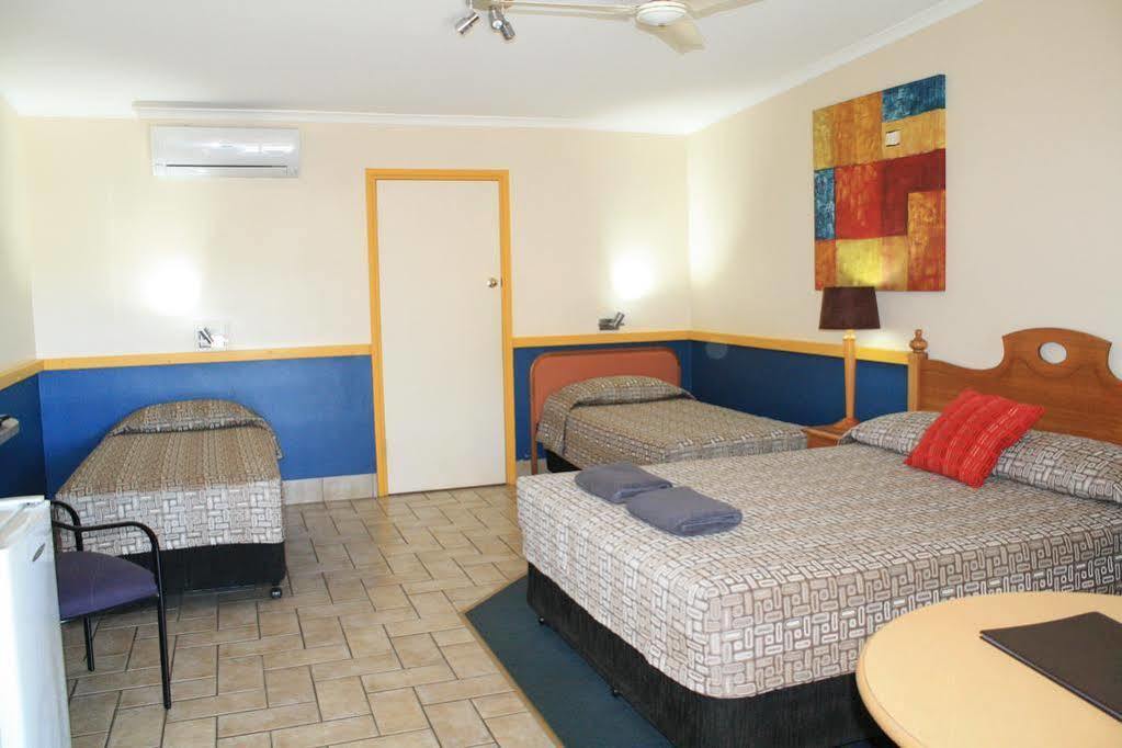 Central Motel Gin Gin Buitenkant foto