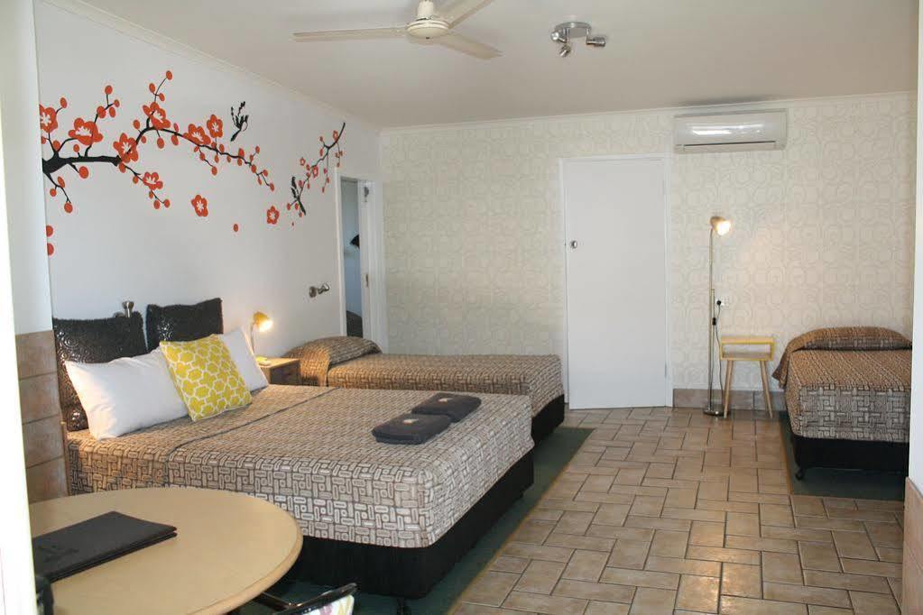 Central Motel Gin Gin Buitenkant foto