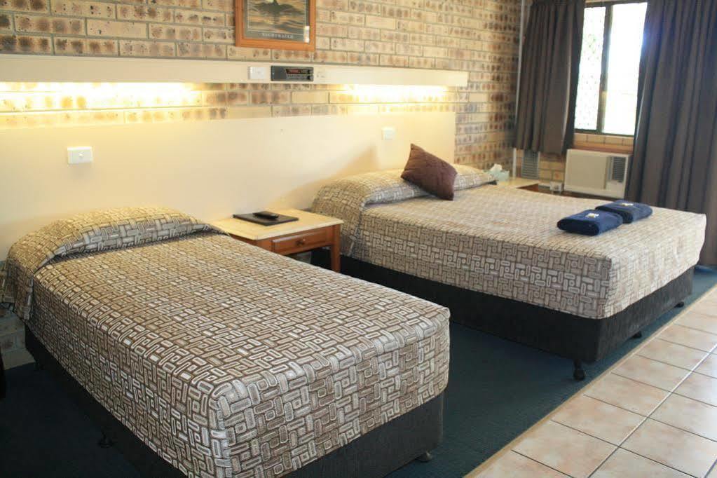 Central Motel Gin Gin Buitenkant foto